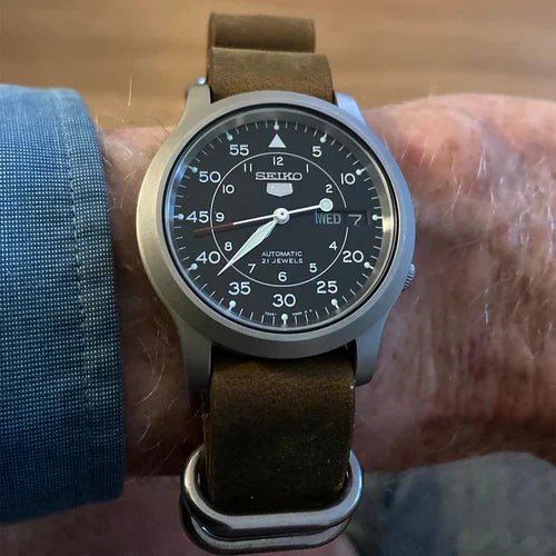 time+ 5-ring Distressed Leather Military Watch Strap Vintage Brown on SEIKO 5 - time+